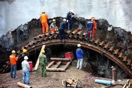 北关隧道钢花管支护案例